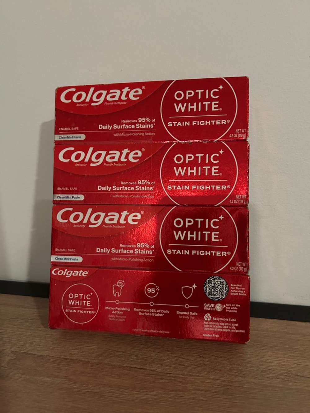 NWT Set of 4 Colgate Optic White Stain Fighter Toothpaste